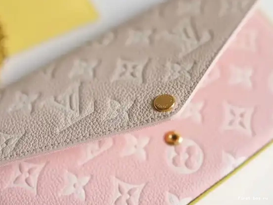 First bag ru VUITTON FÉLICIE LOUIS POCHETTE 0606